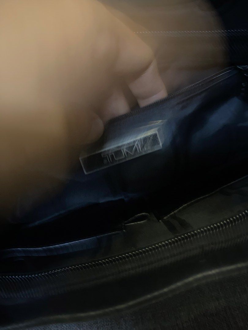 Tumi slim shoulder bag (Category: Shoulder Bags) located in Caloocan City. Submitted by luxurymurayta888 (Listing ID 1462906403, Image 2). Description: no issue.