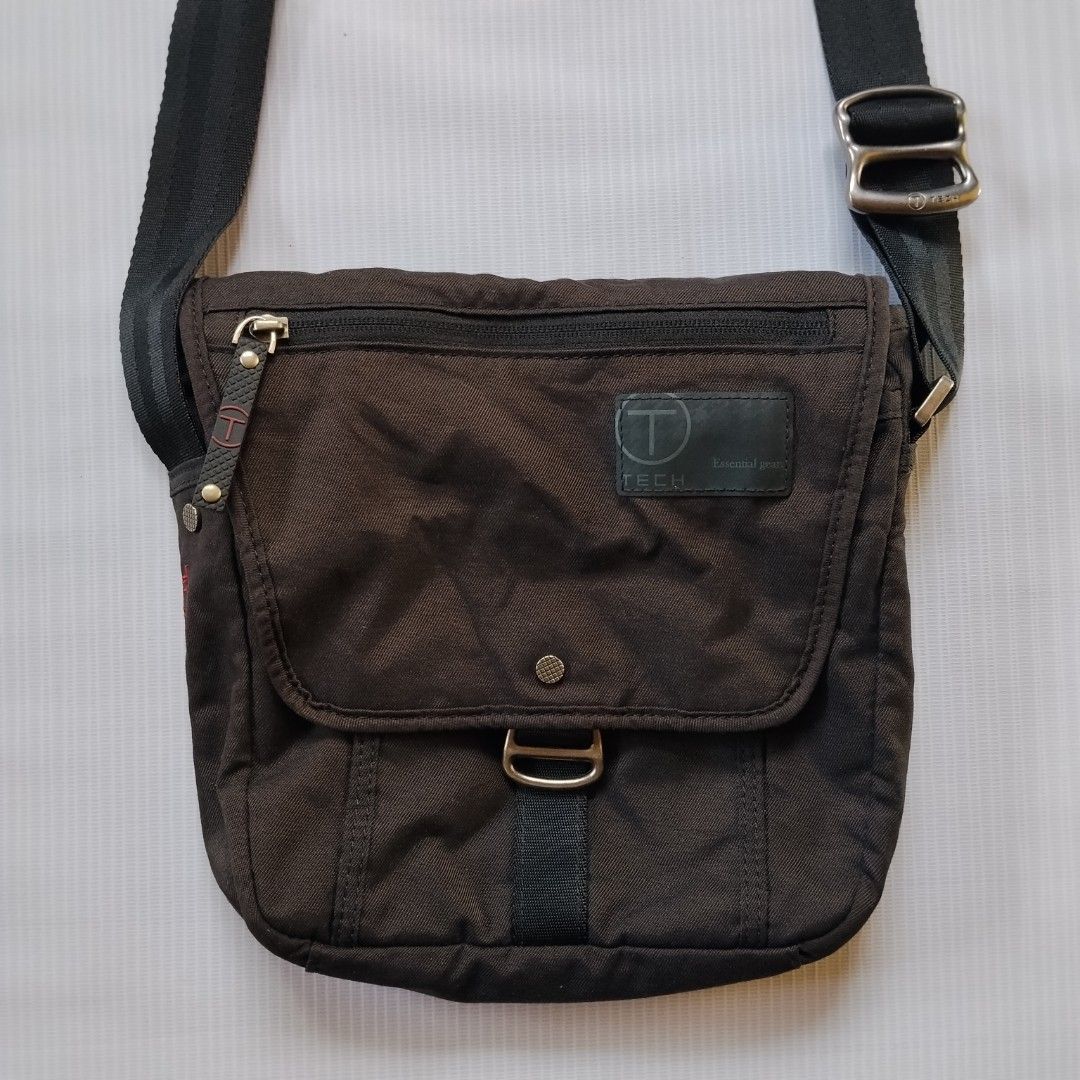 TUMI (T-TECH SLING BAG) (Category: Sling Bags) located in Bacolod City. Submitted by waybackcouture (Listing ID 1462894803, Image 3). Description: TUMI (T-TECH SLING BAG) RATE VERY GOOD TO EXCELLENT CONDITION) SIZE REGULAR SLING BAG PRICE 1899 ADD SHIPPING FEE DM TO PURCHASE.