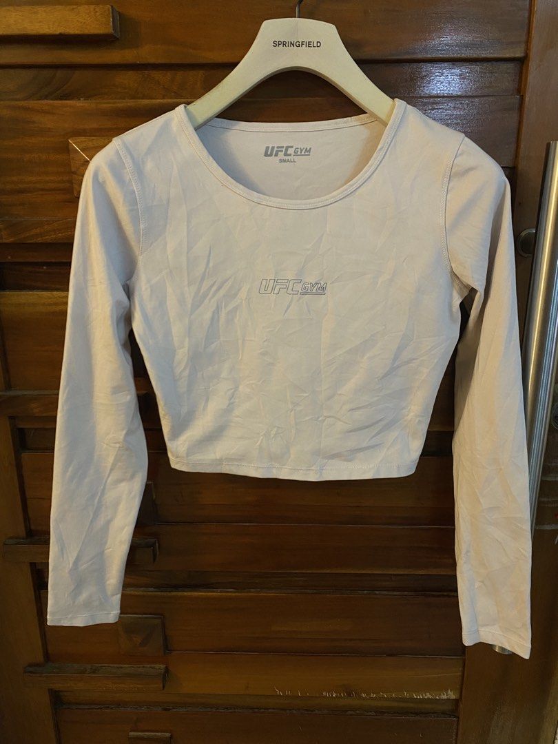 UFC GYM CROPPED TOP SEAMLESS (Category: Activewear) located in Cavite. Submitted by gedom (Listing ID 1463051795, Image 2). Description: UFC GYM L/S CROPPED Size small Dimes 16.5w x 16l Excellent 450 Dasma cavite.