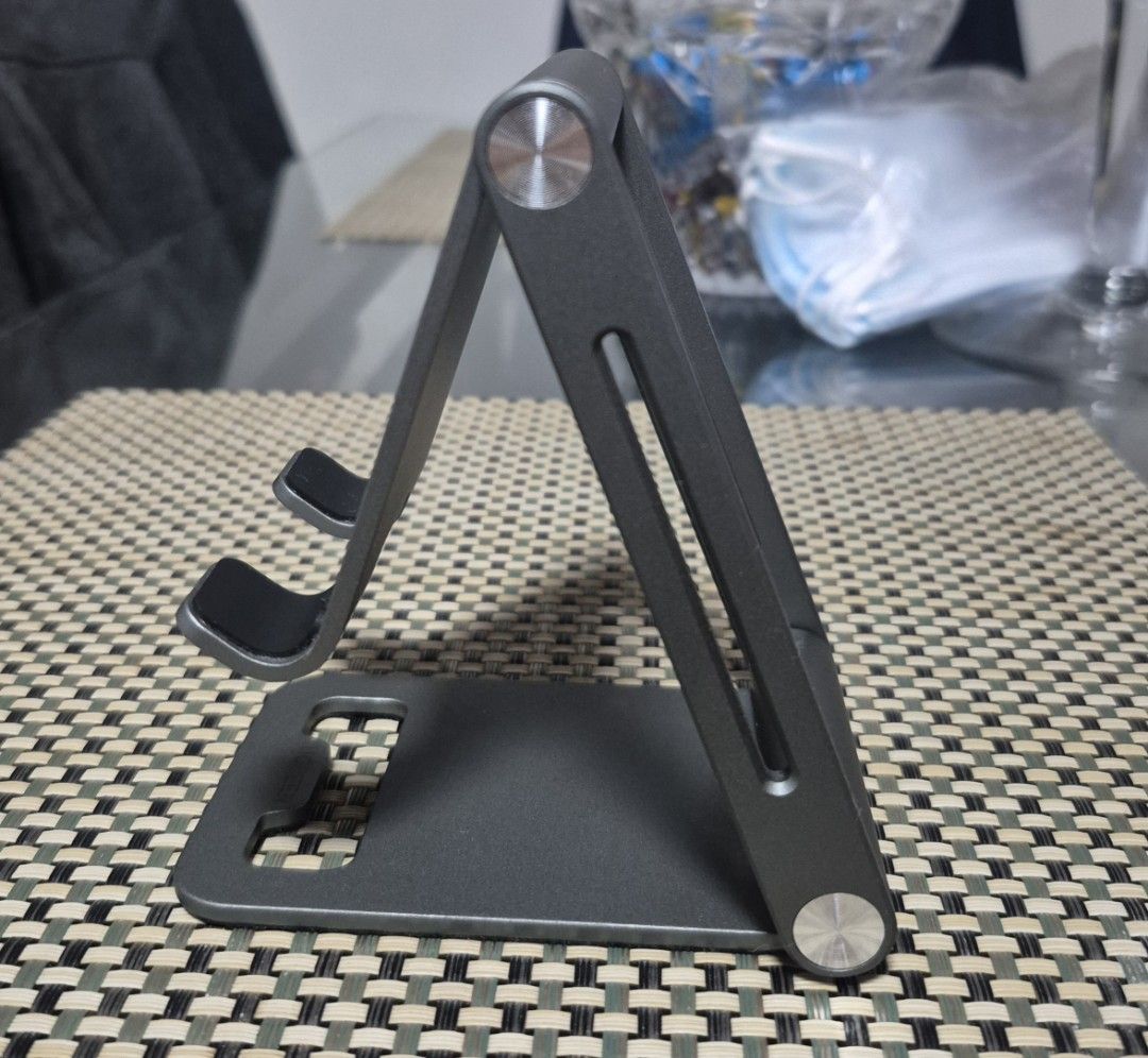 Ugreen Aluminum Foldable Desk Phone Stand (Category: Mounts & Holders) located in San Fernando. Submitted by jianmnss (Listing ID 1462901031, Image 3). Description: Ugreen Aluminum Foldable Desk Phone Stand *Brand new never been used *Box open for checking purposes only *Aluminum, foldable design, rubber buttom for maximum grip *Mode of payment cash, g-cash, and online bank *Available for delivery via LBC, J&T, or Lalamove *Location San Fernando,