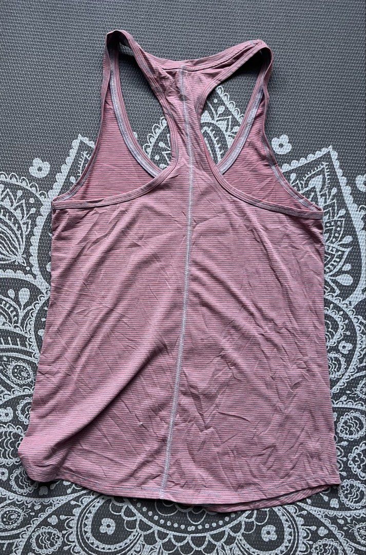 UNDER ARMOUR Tank top (Small) (Category: Activewear) located in Manila. Submitted by dayclutter (Listing ID 1463020353, Image 2). Description: .