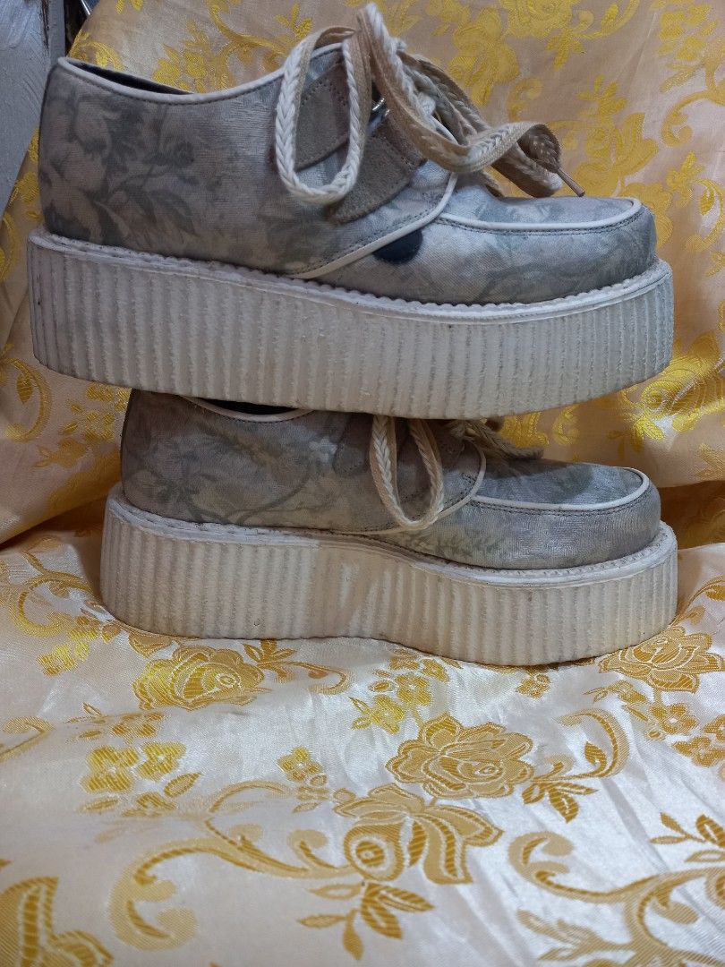 UNDERGROUND ENGLAND CREEPERS SHOE'S SIZE:5 (Category: Sneakers) located in Manila. Submitted by cristobalc40322 (Listing ID 1462935299, Image 3). Description: VERY GOOD CONDITION NO ANYDAMAGE NO ANYREPAIR NO FLAWS NO TOE DRAG NO HEEL DRAG LIGHTLY USED ACTUAL SIZE MEASUREMENTS 8½" INCHES X 4" INCHES LOCATION: QUEZON CITY BATASAN DSWD AREA IF MEET UP.