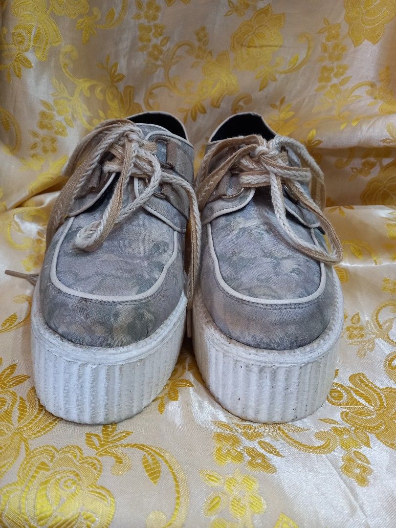 UNDERGROUND ENGLAND CREEPERS SHOE'S SIZE:5 (Category: Sneakers) located in Manila. Submitted by cristobalc40322 (Listing ID 1462935299, Image 1). Description: VERY GOOD CONDITION NO ANYDAMAGE NO ANYREPAIR NO FLAWS NO TOE DRAG NO HEEL DRAG LIGHTLY USED ACTUAL SIZE MEASUREMENTS 8½" INCHES X 4" INCHES LOCATION: QUEZON CITY BATASAN DSWD AREA IF MEET UP.