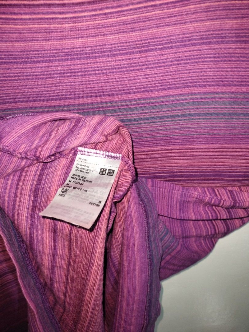 UNIQLO (Category: Tshirts & Polo Shirts ) located in Calbayog City. Submitted by mr.thrifter_ph. (Listing ID 1463034001, Image 3). Description: 🏷️ UNIQLO - MEDIUM (M) - Width 21 - Length 29 - Good Condition - Colorrate 9/10 - NO ISSUE.