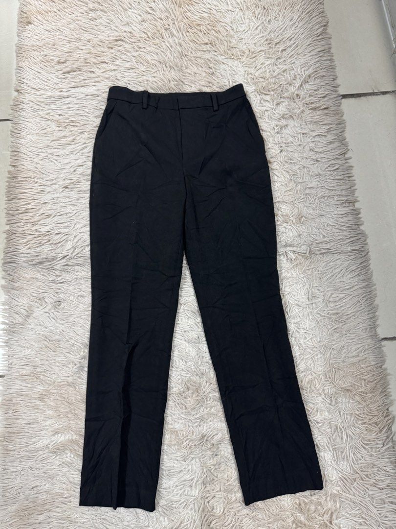 Uniqlo 2 way Smart Ankle Pants (Category: Other Bottoms) located in Guagua. Submitted by clothingbyl (Listing ID 1462990403, Image 3). Description: .