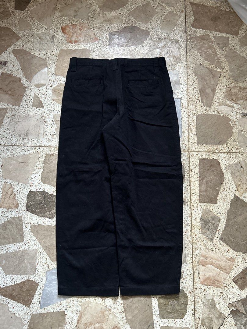 Uniqlo baggy pants (Category: Jeans) located in Davao. Submitted by master.mnd (Listing ID 1462891022, Image 3). Description: As new No issue Cr: 10/10 L42 W36 negotiable .