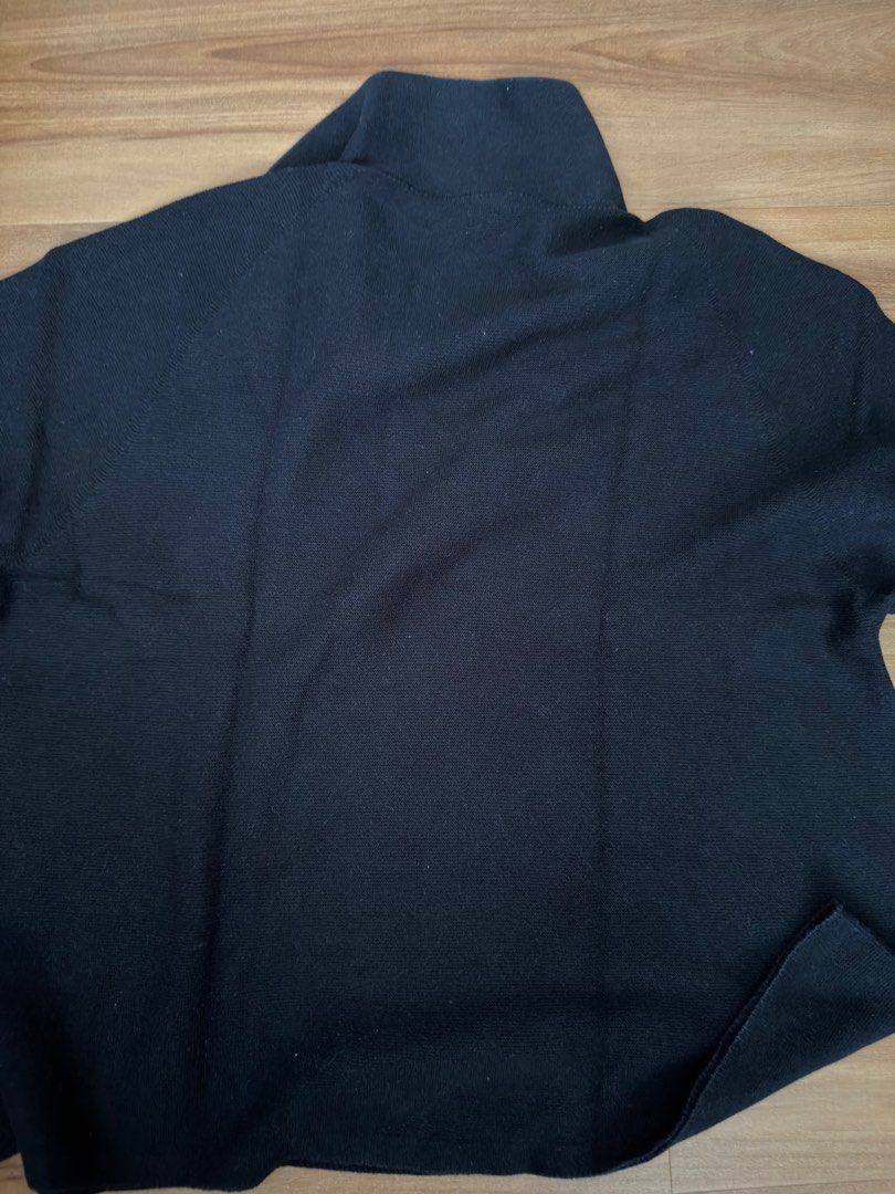 Uniqlo Black Collared Knit Top (Category: Blouses) located in Quezon City. Submitted by bschu (Listing ID 1462938895, Image 2). Description: - Brand: Uniqlo - Type: Black knit top - Features: Unique V-neck collar, subtle textured fabric - Style: Comfortable, versatile for layering or solo wear - Occasion: Casual to smart-casual outfits.