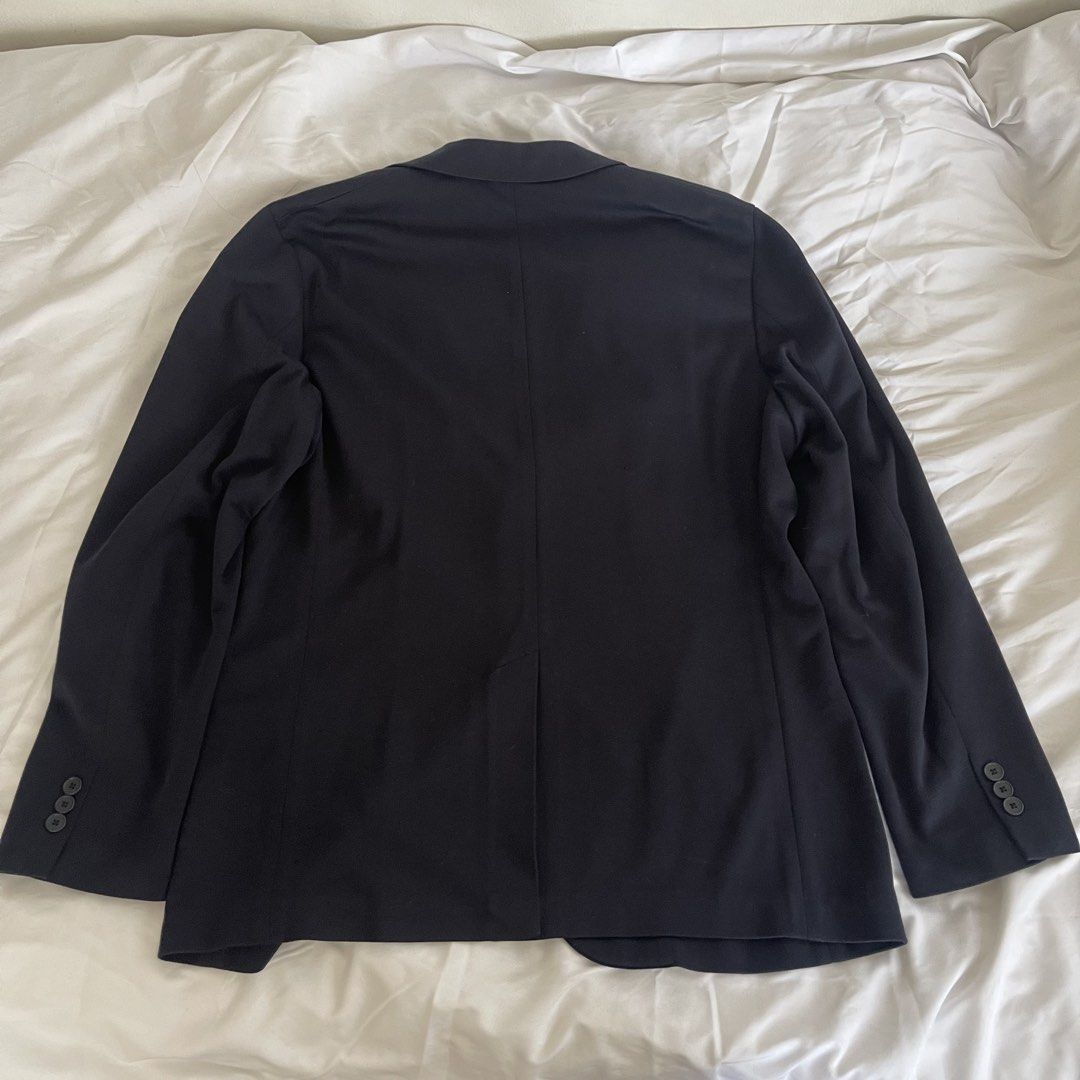 UNIQLO coat (2xl) (Category: Coats, Jackets and Outerwear) located in Quezon City. Submitted by rezuu (Listing ID 1462931806, Image 2). Description: 2xl coat only used once rfs: not my size shipping shouldered by buyer.