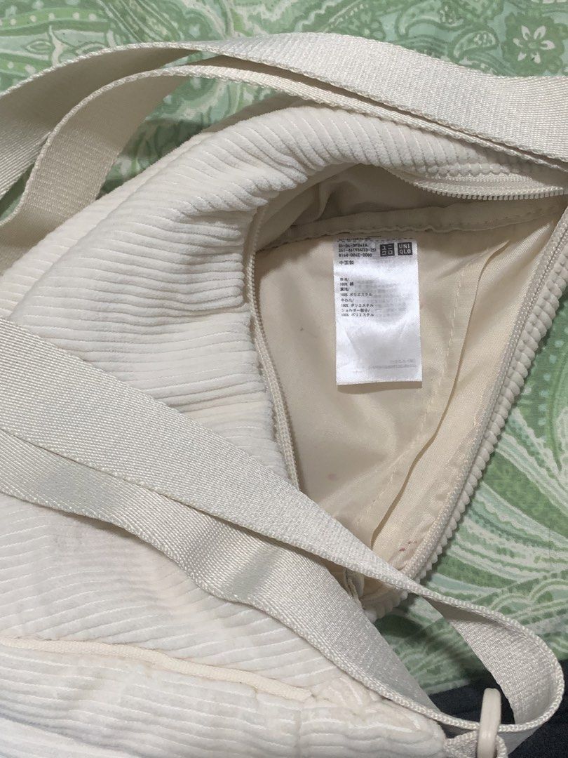 UNIQLO CORDUROY (DUMPLING BAG) (Category: Announcements) located in Manila. Submitted by nikwieue (Listing ID 1463039530, Image 2). Description: bnew condi natapon lang blush ko sa loob.. washable naman;)).