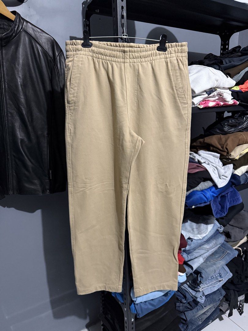 Uniqlo cotton pants beige (Category: Joggers) located in Batangas. Submitted by robertlopezigaya (Listing ID 1463002368, Image 1). Description: Uniqlo drawstring cotton pants beige Size M Dimes 30x37x7.5.