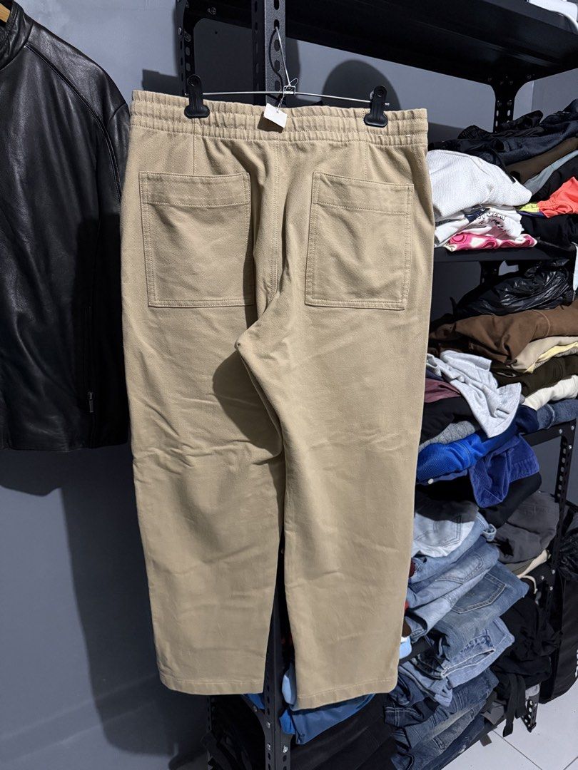 Uniqlo cotton pants beige (Category: Joggers) located in Batangas. Submitted by robertlopezigaya (Listing ID 1463002368, Image 2). Description: Uniqlo drawstring cotton pants beige Size M Dimes 30x37x7.5.