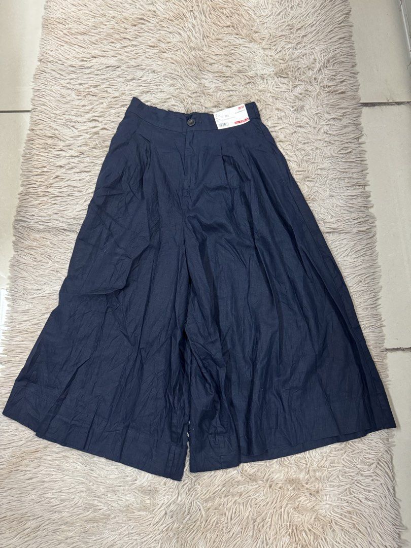 Uniqlo Culottes Linen Pants (Category: Other Bottoms) located in Guagua. Submitted by clothingbyl (Listing ID 1462989288, Image 3). Description: .