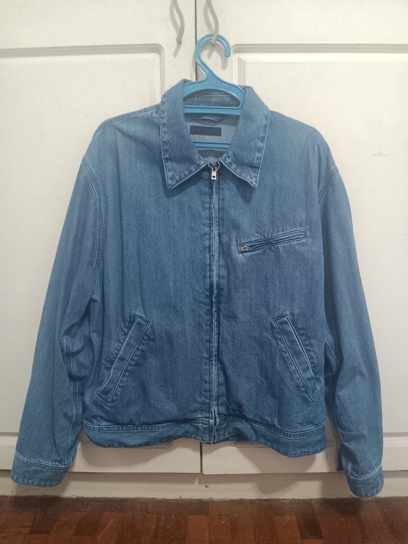 Uniqlo Denim Jacket (Size L) (Category: Coats, Jackets and Outerwear) located in Caloocan City. Submitted by jeyms16 (Listing ID 1463065492, Image 1). Description: Uniqlo Blue Denim Jacket (Size L), 100% cotton DIMENSIONS: W: 23 in. L: 25.5 in. RFS: Decluttering Mode of payment: GCash.