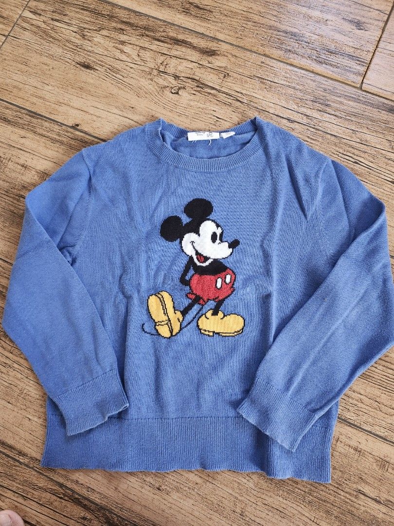 Uniqlo Disney Sweater (Category: Babies & Kids Fashion) located in Las Pinas. Submitted by closetful.ph (Listing ID 1463034178, Image 1). Description: size 120 ideal for 4 to 6.
