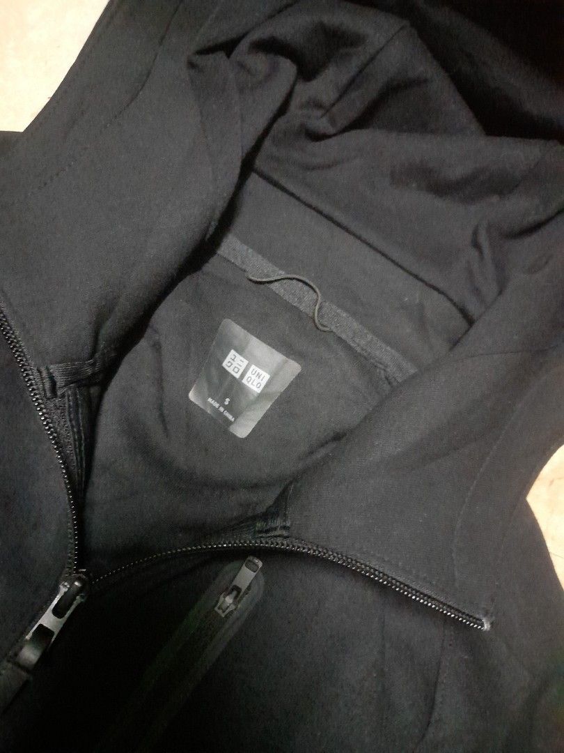 uniqlo full zip (Category: Coats, Jackets and Outerwear) located in Taguig. Submitted by sebas_tian (Listing ID 1463030944, Image 2). Description: - issue: cut washtags - Brand: Uniqlo - Type: Full-zip hoodie - Color: Black - Size: S (US 38 / UK 38 / EU 48) - Condition: Good - Features: Full zip closure, hood, zippered pocket detail - Meetup locations: Taguig, Pasay City.