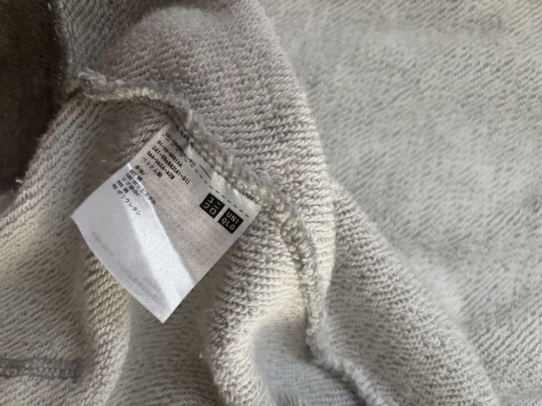 uniqlo gray jacket (Category: Coats, Jackets and Outerwear) located in Manila. Submitted by iyahpreloved_ (Listing ID 1462985802, Image 2). Description: uniqlo gray jacket! no lace sa hoodie, super nice size M.