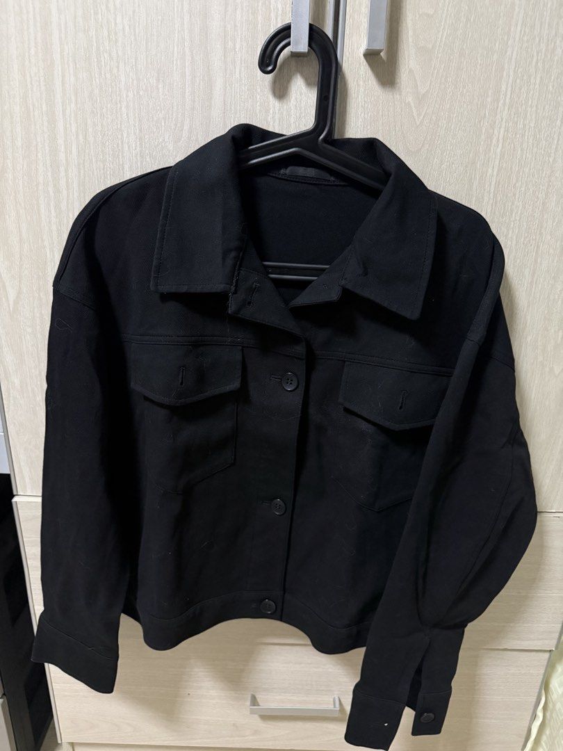 Uniqlo Jersey Relaxed Jacket (Category: Coats, Jackets and Outerwear) located in Balanga. Submitted by quasar_soles (Listing ID 1463052096, Image 2). Description: Uniqlo Jersey Relaxed Jacket - Size: XL (22.75 x 21.5) - Black - Button-up front - Two chest pockets .
