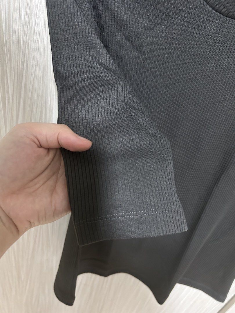 Uniqlo Ribbed Mock Neck Top (Category: Shirts) located in Manila. Submitted by juvy13 (Listing ID 1463015742, Image 3). Description: - Uniqlo Ribbed T-shirt - Mock neck style - Short sleeves - Dark grey color - Made in Vietnam - Comfortable and versatile - Perfect for layering or wearing solo.