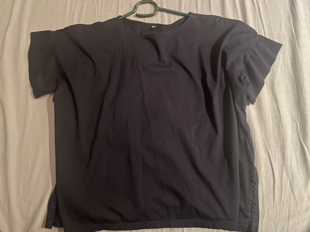 Uniqlo Shirt (Category: Shirts) located in Taguig. Submitted by vast_charmmie (Listing ID 1462885416, Image 1). Description: .