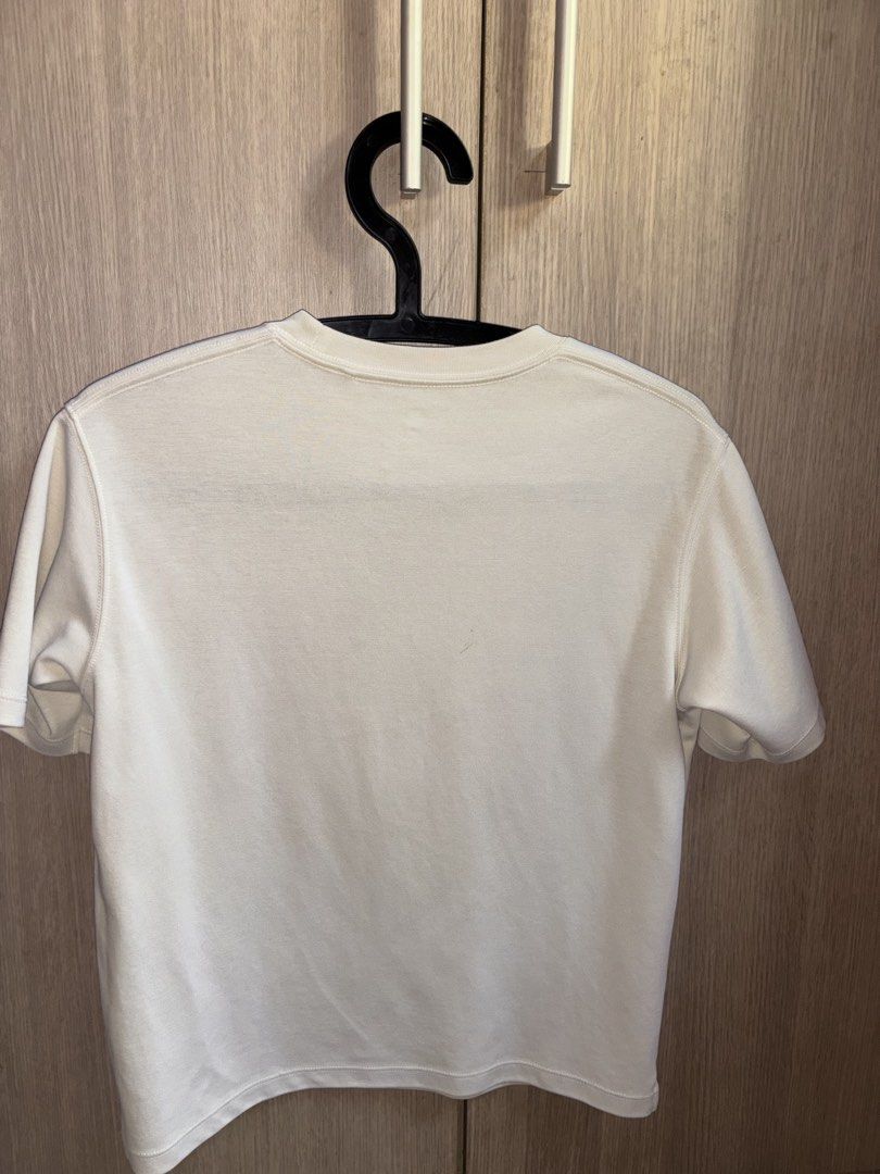 Uniqlo shirt (Category: Shirts) located in Davao. Submitted by mielle_888 (Listing ID 1463115536, Image 3). Description: Uniqlo off white tshirt All pre-loved items will be washed/sanitized prior to shipping .