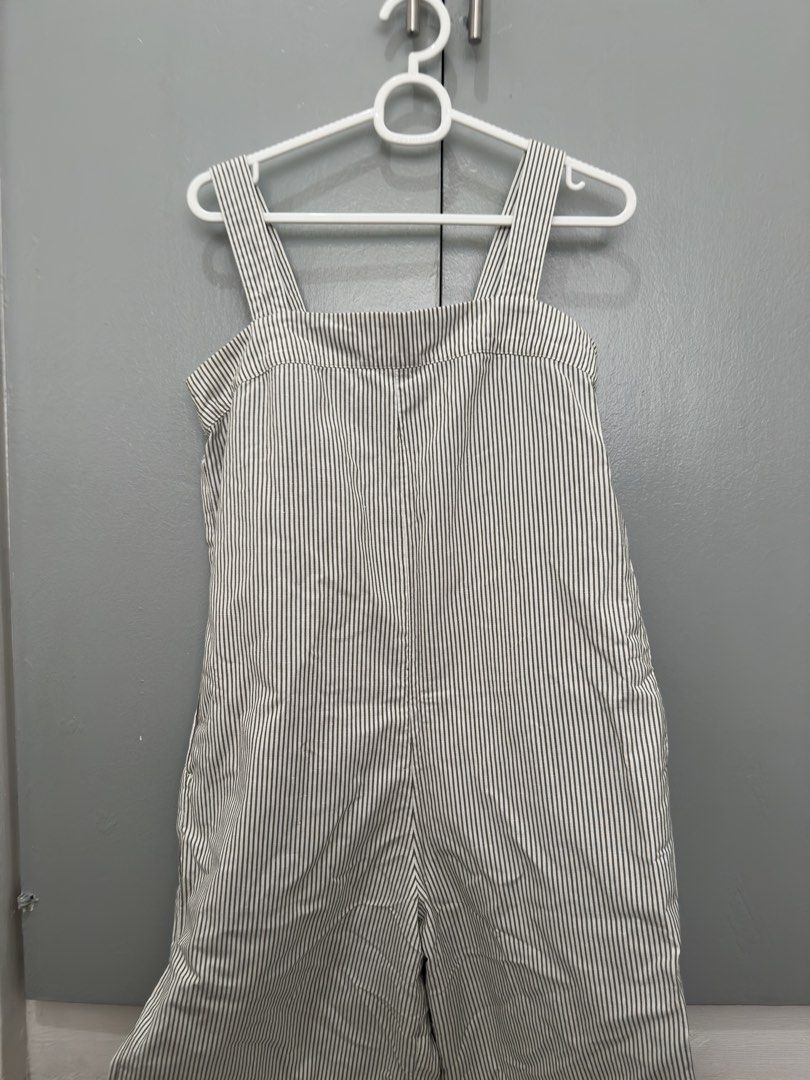 UNIQLO striped jumpsuit (Category: Jumpsuits) located in Quezon City. Submitted by seungshop (Listing ID 1463118023, Image 1). Description: negotiable, send offers - no when worn pic - mop: gcash / bpi - mod: lalamove / grab / ggx.
