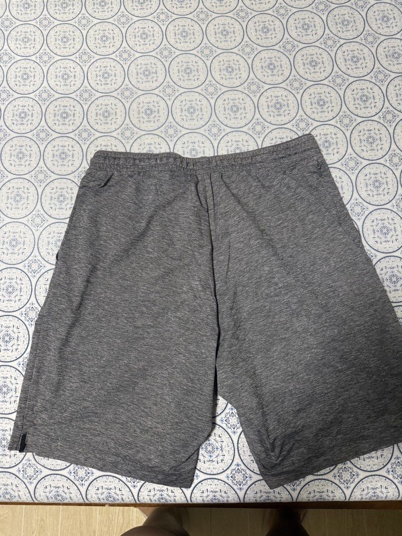 Uniqlo Ultra Stretch Active Shorts (Category: Shorts) located in Balanga. Submitted by quasar_soles (Listing ID 1463052875, Image 1). Description: Uniqlo Ultra Stretch Active Shorts - Large (32 waist) - Gray - Zippered pocket on the right side .