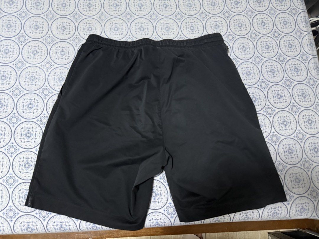 Uniqlo Ultra Stretch Active Shorts (Category: Shorts) located in Balanga. Submitted by quasar_soles (Listing ID 1463053160, Image 2). Description: Uniqlo Ultra Stretch Active Shorts - Large (32 waist) - Black - Zippered pocket on the right side.