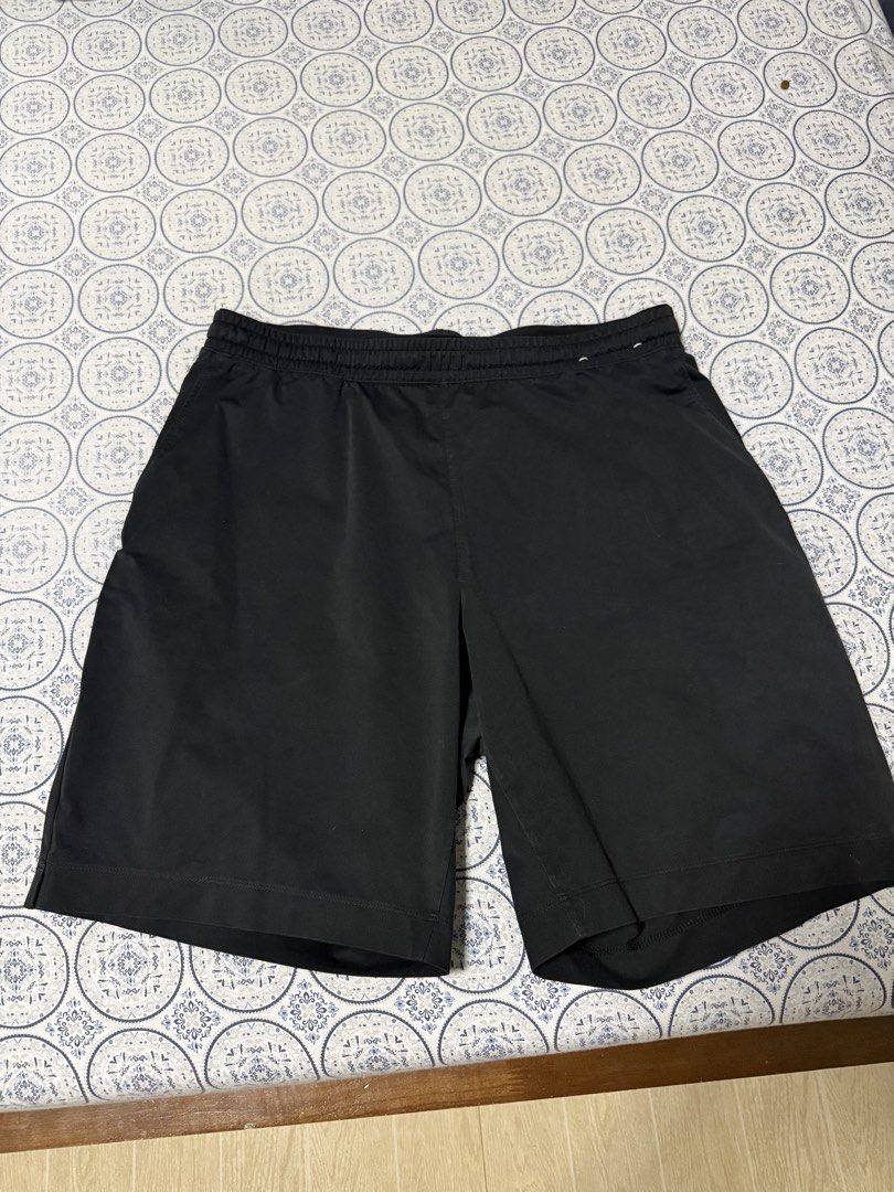 Uniqlo Ultra Stretch Active Shorts (Category: Shorts) located in Balanga. Submitted by quasar_soles (Listing ID 1463053160, Image 1). Description: Uniqlo Ultra Stretch Active Shorts - Large (32 waist) - Black - Zippered pocket on the right side.
