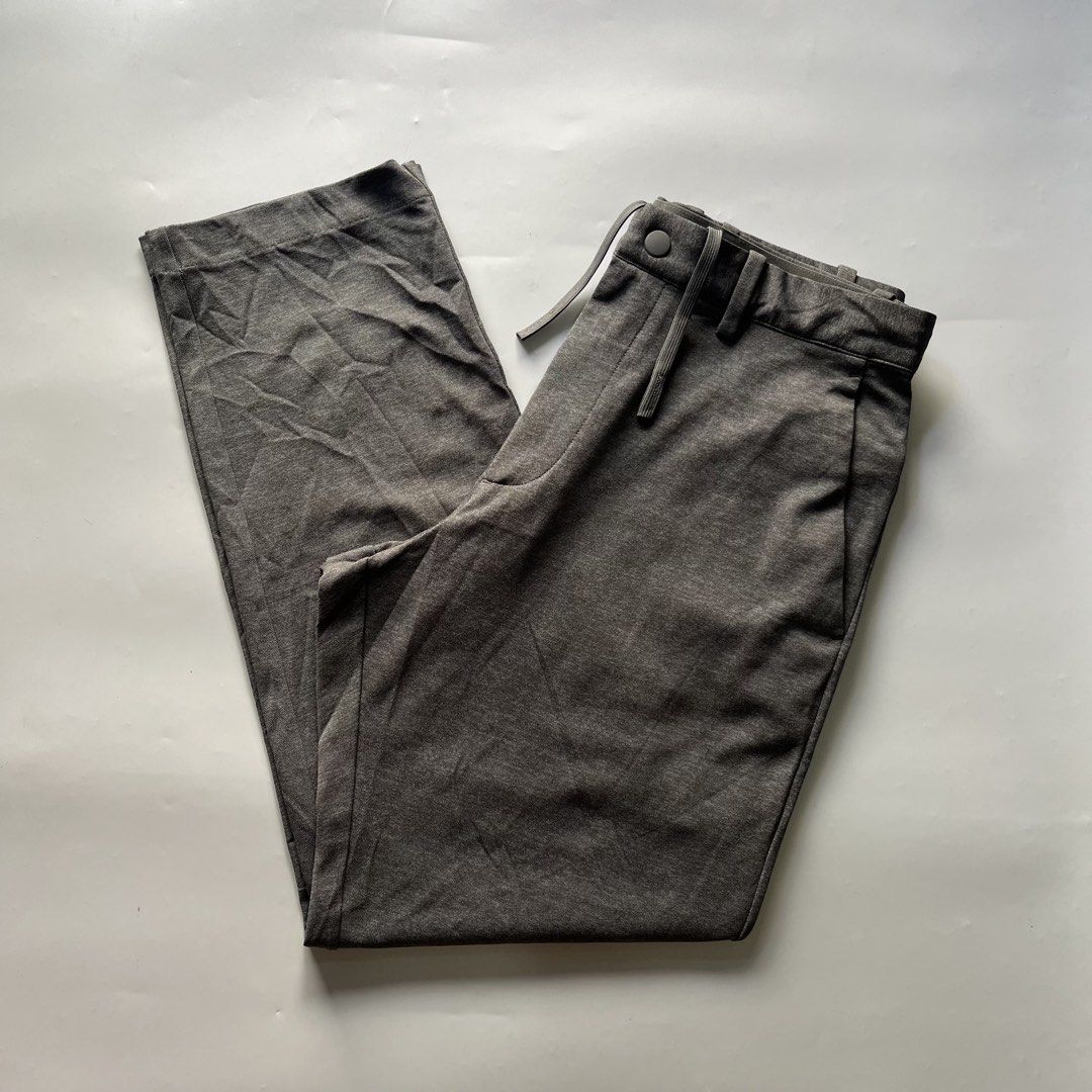 Uniqlo Utra Stretch Ankle Pants in Gray (Category: Trousers) located in Caloocan City. Submitted by michaelmojicaa (Listing ID 1462976227, Image 1). Description: Uniqlo Utra Stretch Ankle Pants in Gray Small Waist 27-30 Length 35 Excellent condition No issue.