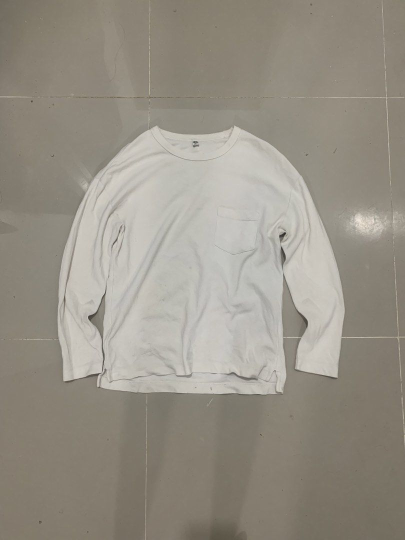 UNIQLO WHITE WAFFLE LONGSLEEVE W PATCH POCKET (Category: Announcements) located in Manila. Submitted by nikwieue (Listing ID 1463050892, Image 1). Description: need wash lang.