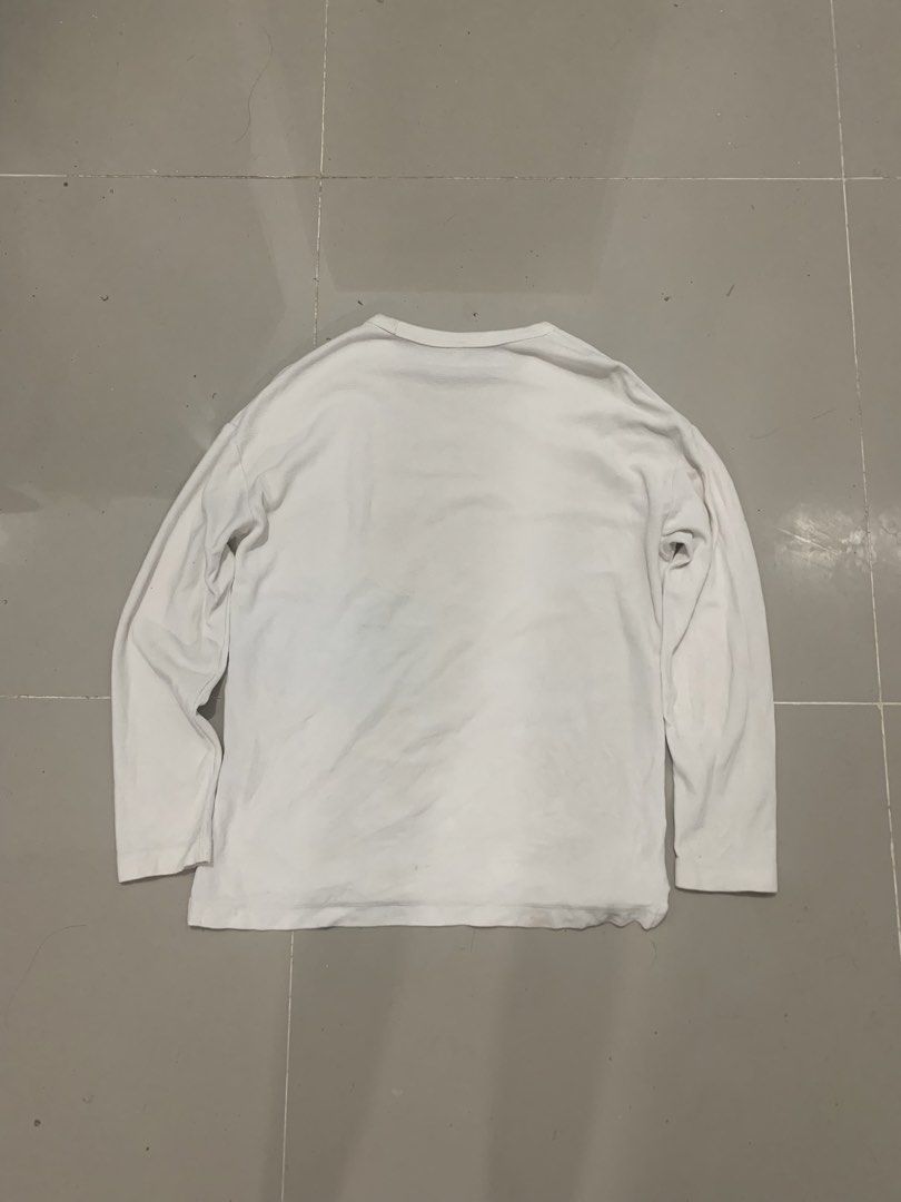 UNIQLO WHITE WAFFLE LONGSLEEVE W PATCH POCKET (Category: Announcements) located in Manila. Submitted by nikwieue (Listing ID 1463050892, Image 2). Description: need wash lang.
