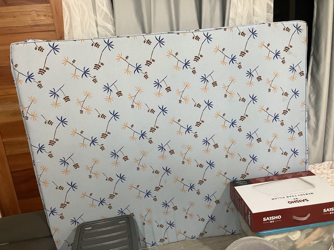 Uratex queen size mattress (Category: Bed Frames & Mattresses) located in Quezon City. Submitted by jhooo. (Listing ID 1462929692, Image 1). Description: - uratex queen size mattress with a charming floral pattern (blue & orange flowers, brown stems). - Features a convenient zipper closure along the side. - 6 inches .