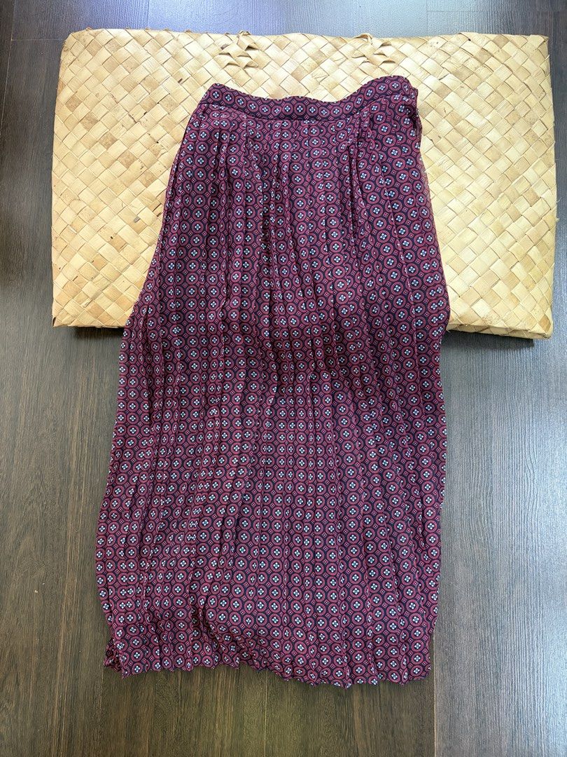 USA red pleat skirt (Category: Skirts) located in Manila. Submitted by thebookclubz (Listing ID 1463041114, Image 1). Description: USA .