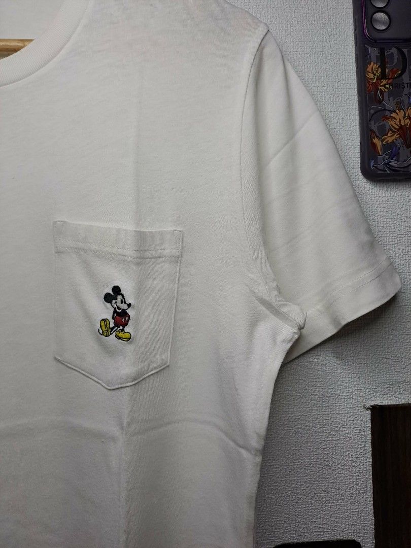 UT Uniqlo Disney Mickey Mouse Pocket Tee (Category: Shirts) located in Manila. Submitted by yaseen__73 (Listing ID 1463049237, Image 2). Description: UT Uniqlo x Mickey Mouse Pocket Tee - Medium - Dimensions : See Photo - Color Rate : 9.9/10 - Needs Re Wash - In Excellent Condition 250.00 Shipped MOP : G C A S H LA LA MOVE SELLER'S LOCATION : 📍Brgy. Pansol, Q.C.