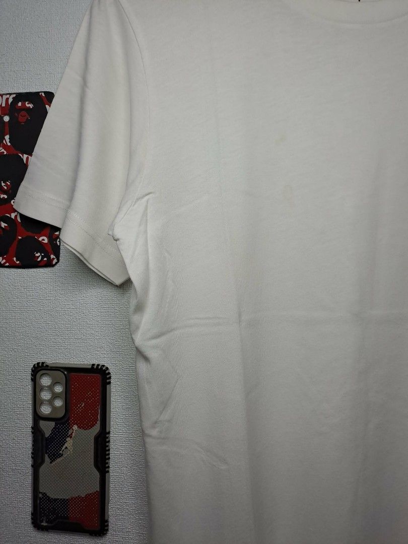UT Uniqlo Disney Mickey Mouse Pocket Tee (Category: Shirts) located in Manila. Submitted by yaseen__73 (Listing ID 1463049237, Image 3). Description: UT Uniqlo x Mickey Mouse Pocket Tee - Medium - Dimensions : See Photo - Color Rate : 9.9/10 - Needs Re Wash - In Excellent Condition 250.00 Shipped MOP : G C A S H LA LA MOVE SELLER'S LOCATION : 📍Brgy. Pansol, Q.C.