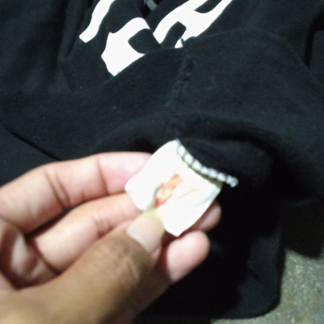 V lone (Category: Hoodies) located in Manila. Submitted by tcbukay_zxc25 (Listing ID 1463047643, Image 3). Description: v lone hoodie 21x24 boxy fit good condition..