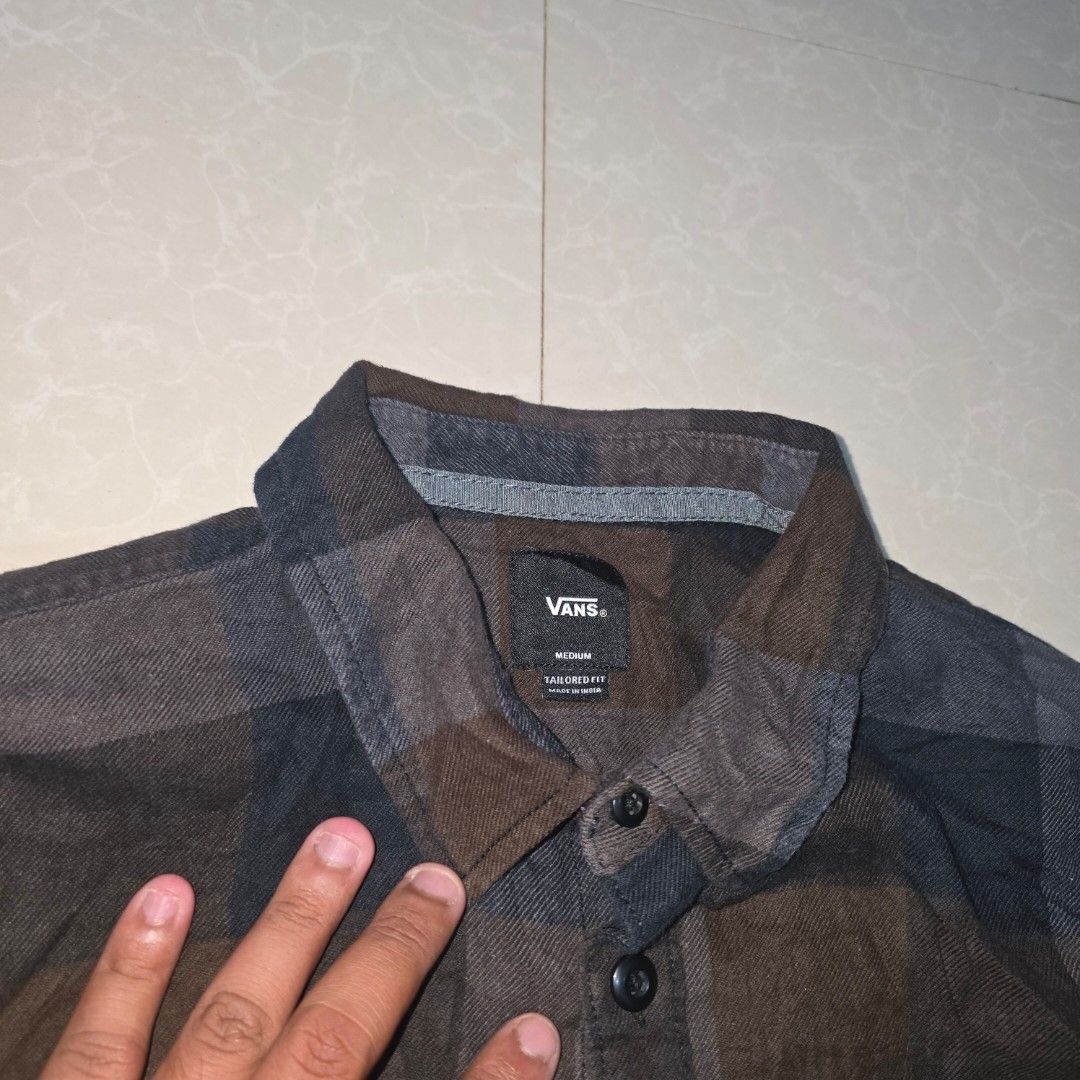 Vans checkered flannel (Category: Formal Shirts) located in El Nido. Submitted by marco.tandoc (Listing ID 1463004167, Image 2). Description: size: Medium width: 21 length: 27 no issue.