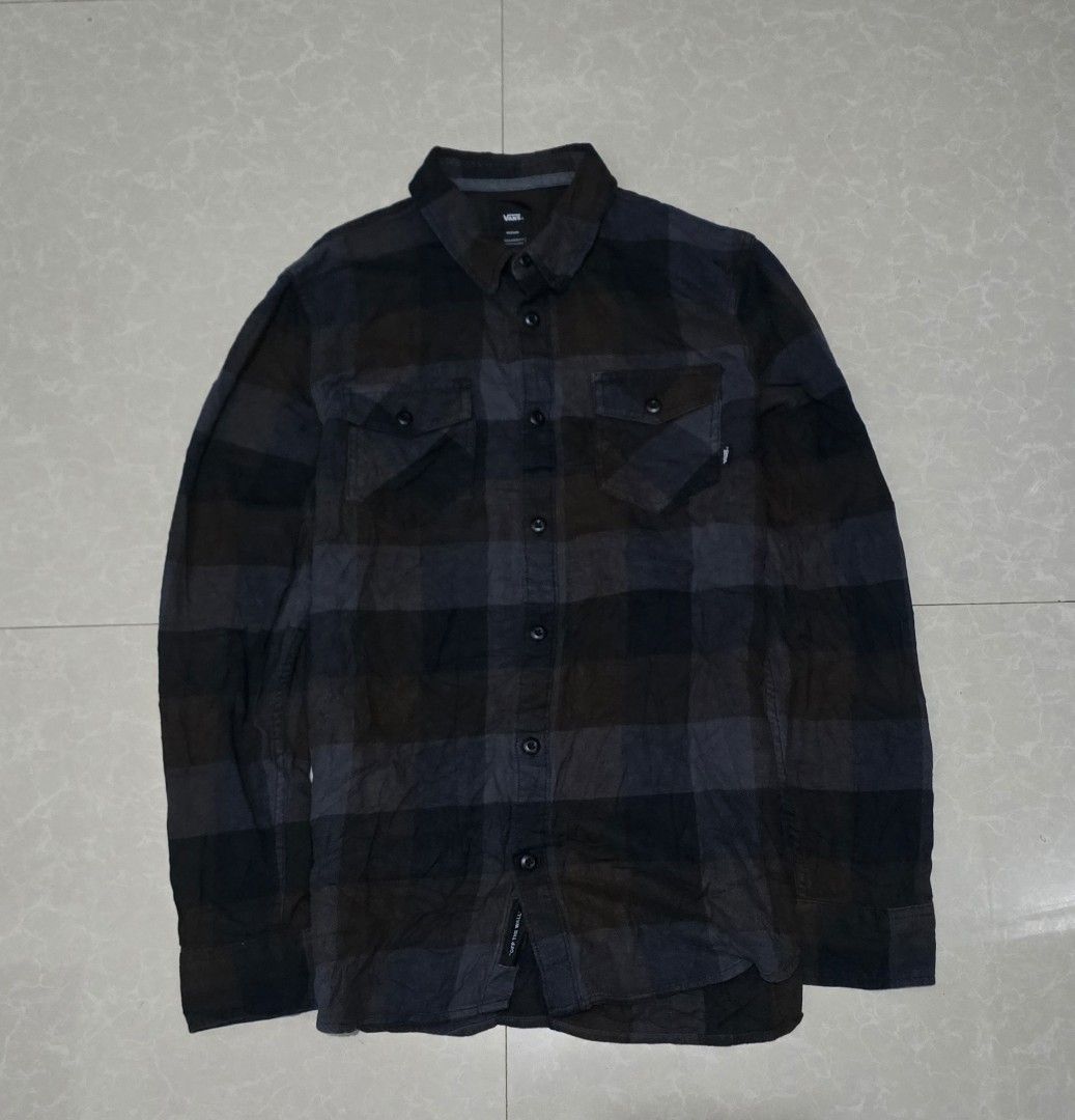 Vans checkered flannel (Category: Formal Shirts) located in El Nido. Submitted by marco.tandoc (Listing ID 1463004167, Image 1). Description: size: Medium width: 21 length: 27 no issue.