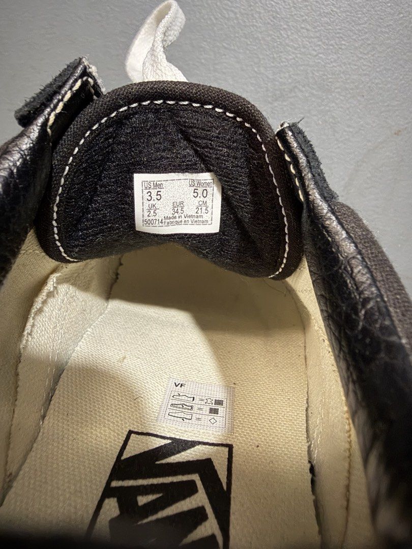 Vans Old Skool (Category: Sneakers) located in Bacolod City. Submitted by thetinkerbox08 (Listing ID 1463044311, Image 3). Description: Authentic. Barely used. Very Nice in Actual.