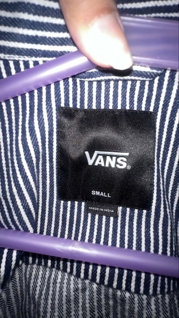 Vans original jacket (Category: Coats, Jackets and Outerwear) located in Cavite. Submitted by chocolat.meilleure (Listing ID 1463062929, Image 2). Description: 100% cotton Original With inner pocket.