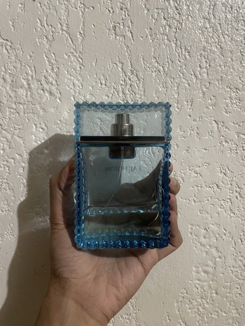VERSACE MAN Eau Fraiche Eau de Toilette 100ml (Category: Fragrance & Deodorants) located in Talisay. Submitted by mrjannchristian (Listing ID 1462900358, Image 3). Description: - Versace Man Eau Fraiche Eau de Toilette - 100ml bottle - 1/3 of contents left - Cap included - 1/3 amount of liquid remaining - Ideal fragrance for warm weather.