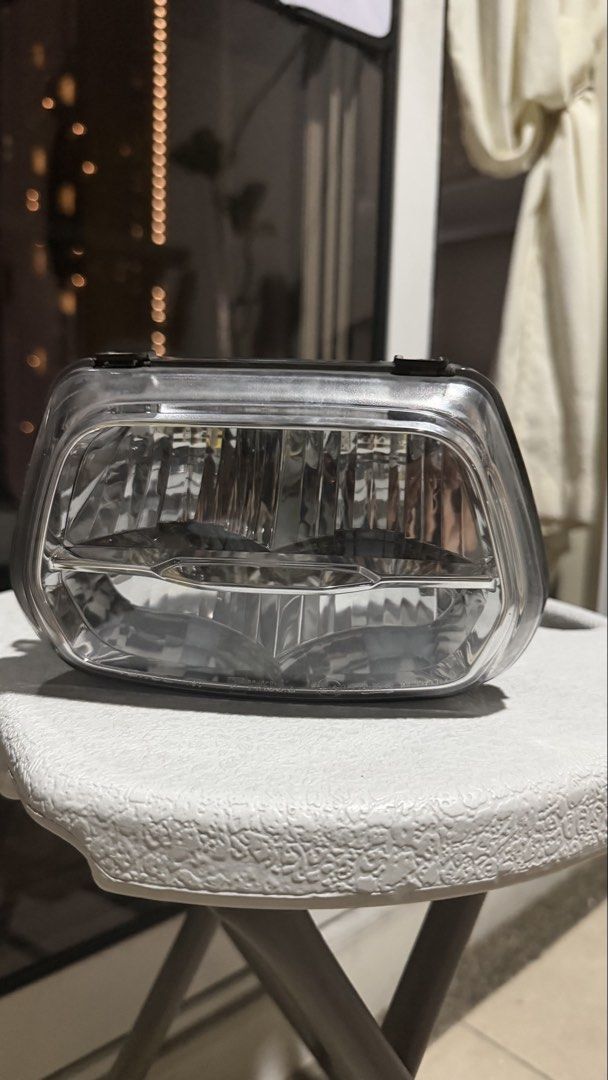 Vespa S125 Original Headlight (Category: Lightings, Horns, and other Electrical Parts and Accessories) located in Mandaluyong City. Submitted by balowee (Listing ID 1463012361, Image 1). Description: - Brand: Varroc / Piaggio - Type: Vespa S125 Headlight Assembly.