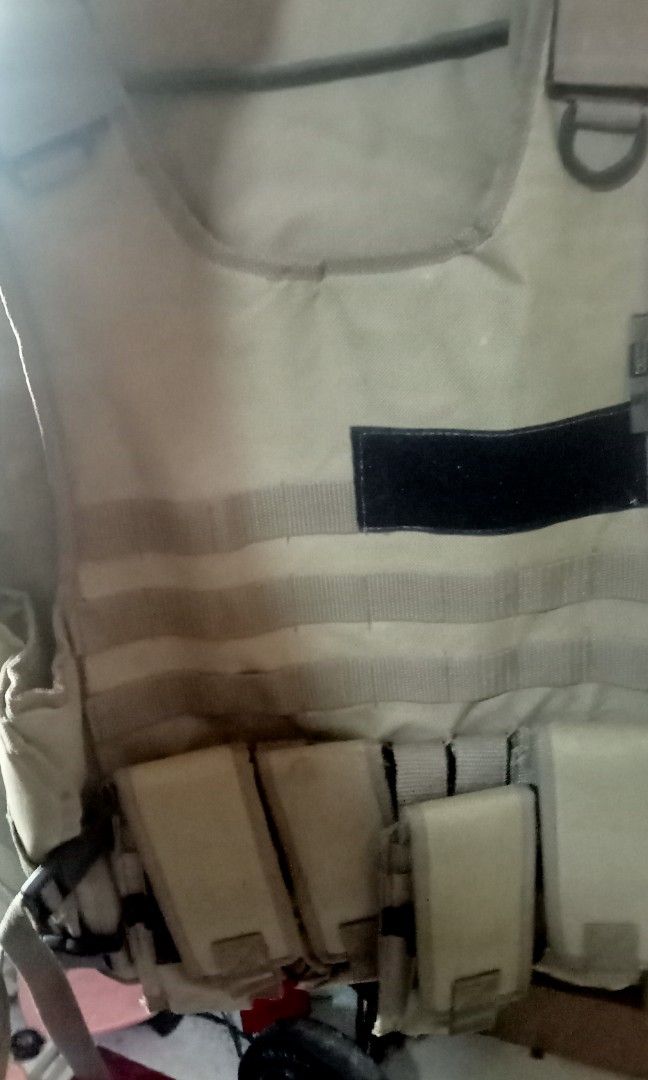 Vest shoit (Category: Sleeveless) located in Paranaque City. Submitted by dimaguilaa94969 (Listing ID 1462983397, Image 1). Description: pm if ibt 2xl 09260966619.