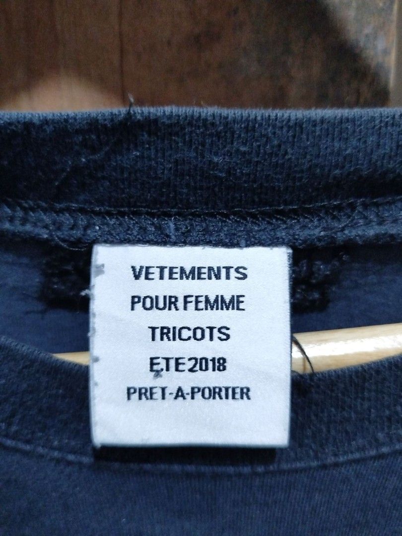 Vetements Aquarius Tee from Demna (Category: Activewear) located in Marikina City. Submitted by jecccc (Listing ID 1462980156, Image 3). Description: Vetements Aquarius Tee from Demna Gvasalia's zodiac-themed lineup, featuring the signature astrological description printed on the.