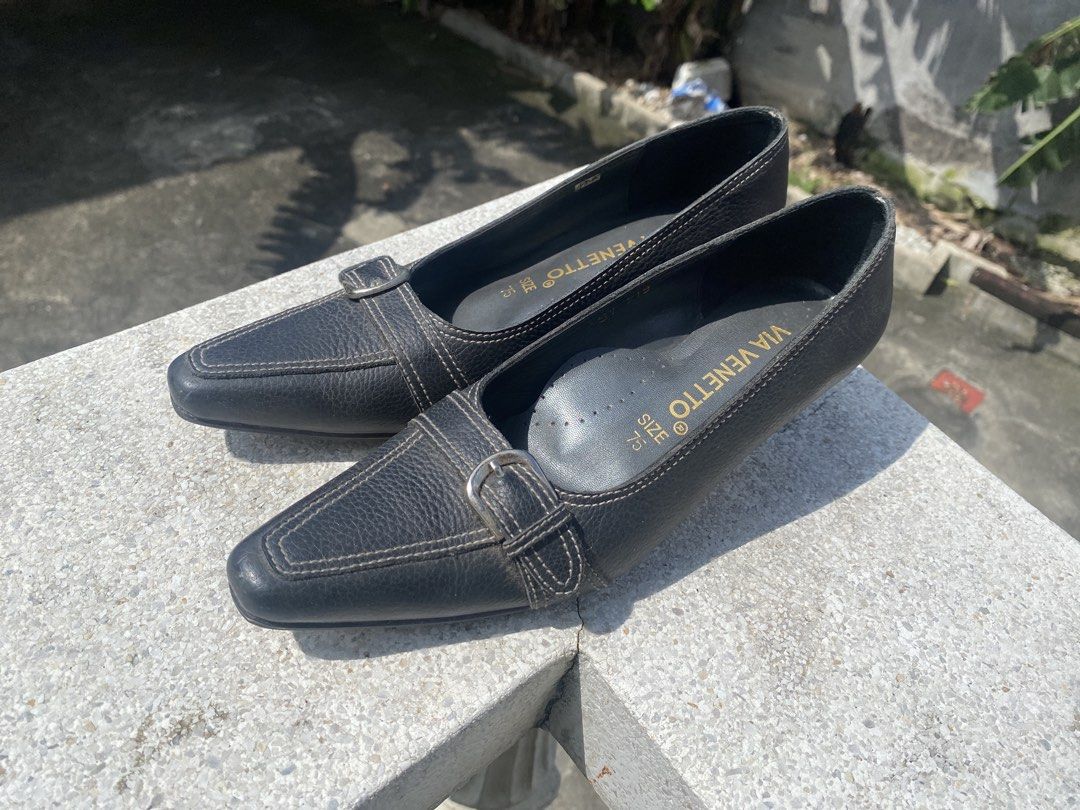 Via Venetto Black Leather Kitten Heels Size 7.5 (Category: Heels) located in Las Pinas. Submitted by makingspace24 (Listing ID 1462937310, Image 1). Description: - Brand: Via Veneto - Color: Black - Material: Leather - Style: Kitten Heels - Toe: Pointed - Details: Decorative buckle, white contrast stitching - Heel Height: Approx. 2 inches - Size: 7.5.