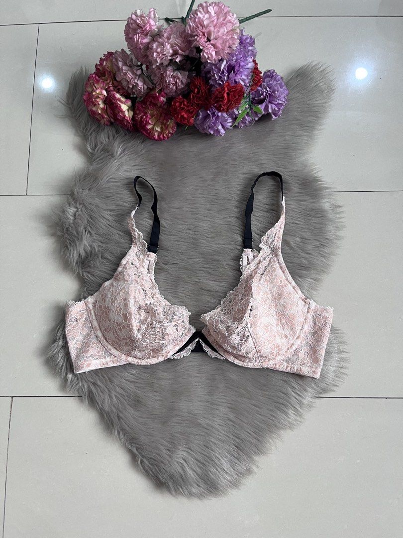 Victoria’s Secret Unlined Plunge (Category: Undergarments & Loungewear) located in Manila. Submitted by sahm_shopfashion (Listing ID 1462982418, Image 1). Description: 36C Unlined Plunge non pads -providing lift without padding -underwire ₱400.