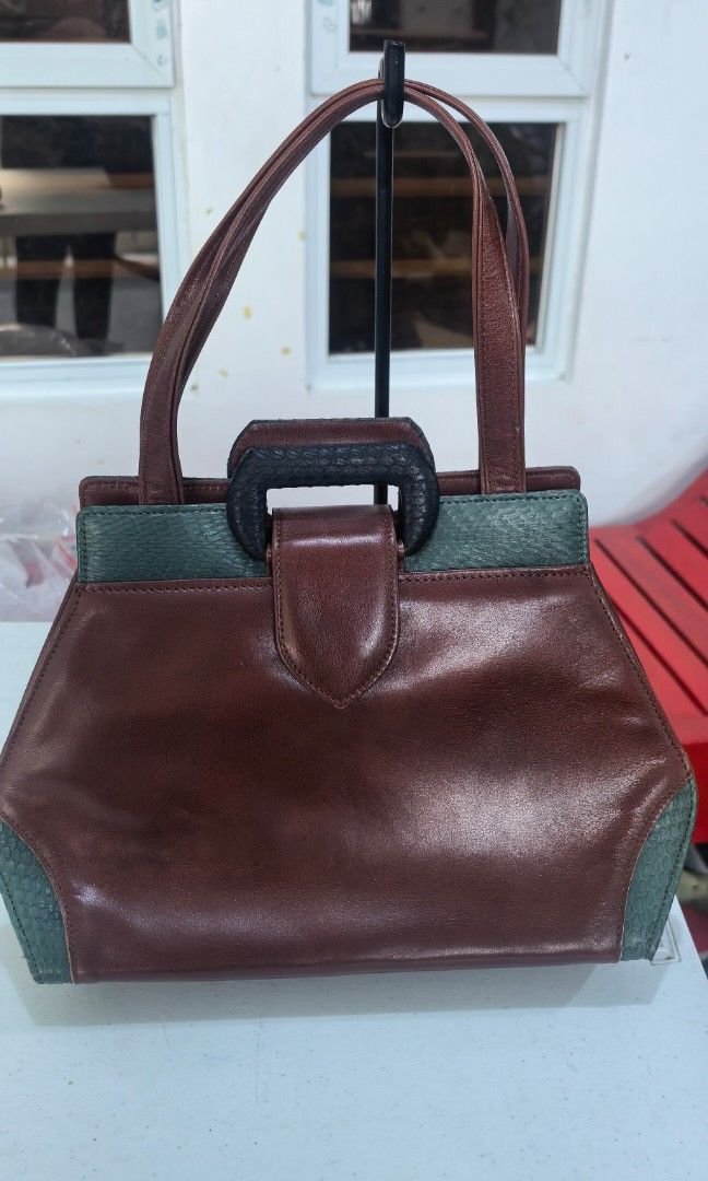Vintage All. Leather handbag (Category: Tote Bags) located in Tuguegarao City. Submitted by zenphoenix-7ad615 (Listing ID 1462994664, Image 3). Description: Vintage handbag with snake skin Leather navy blue and green.