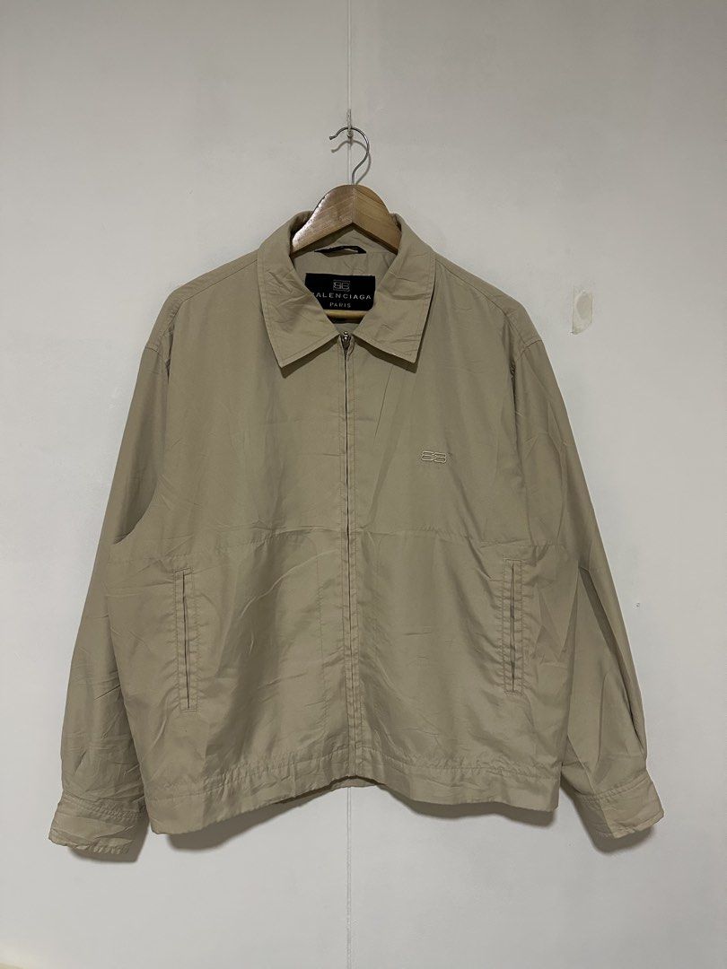 Vintage Balenciaga Harrington Jacket (Category: Coats, Jackets and Outerwear) located in Las Pinas. Submitted by archimedes.joaquin (Listing ID 1463041927, Image 1). Description: Good as new condition • sz 5 on tag 25.5 inches width 26.5 length • Balenciaga print inner lining with “BB” logo • BB logo buttons Authentic No issue Negotiable for sure buyer! Dm me! .