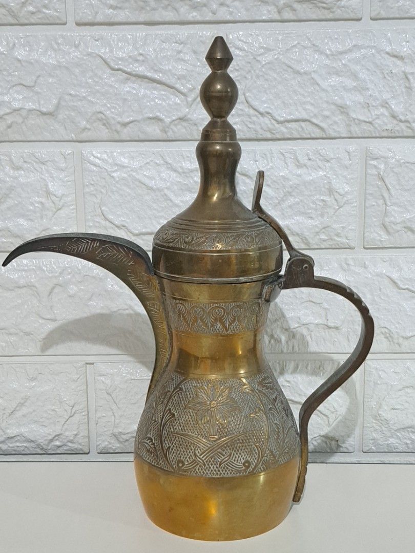 ☕ Vintage Brass Coffee Pot – Etched Design (Category: Other Home Decor) located in Taguig. Submitted by authprelovedonlineshop1 (Listing ID 1462932059, Image 1). Description: ### ☕ Vintage Brass Coffee Pot – Etched Design Beautiful **vintage brass coffee pot** with an elegant, decorative design. ✨ - Intricate **etched/engraved detailing** - Long, curved spout - Curved handle - Hinged lid - Unique vintage shape and design - Approximately **10 inch