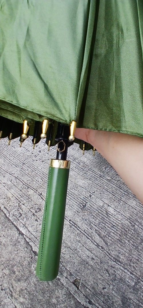 Vintage japanese umbrella (Category: Wall Decor) located in Marikina City. Submitted by darthvader888 (Listing ID 1462960669, Image 3). Description: golf umbrella size no issues.